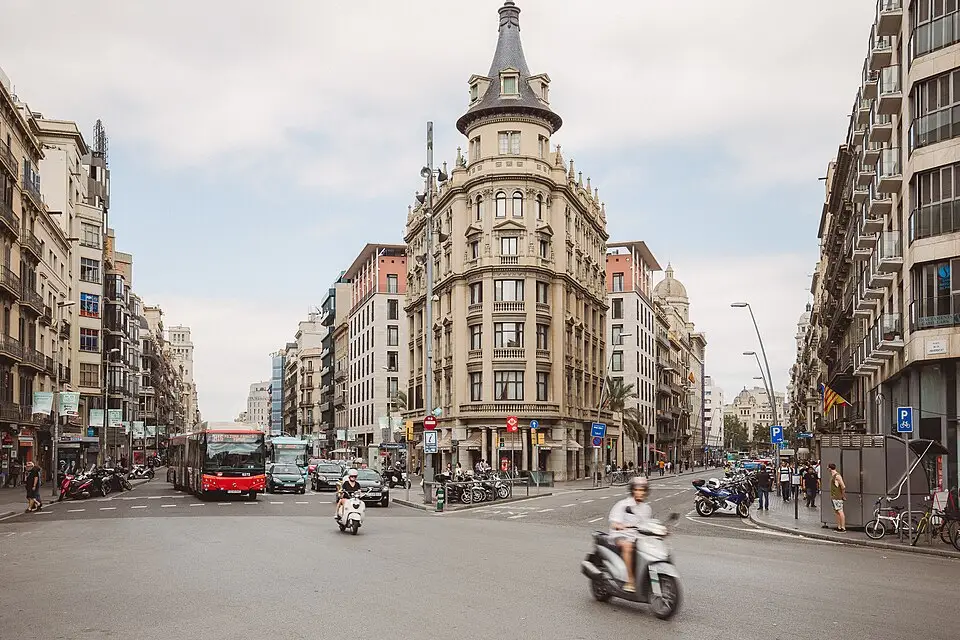 Stimmungsvolle Reiseansicht aus Barcelona für Günstige Busreise Barcelona – Tipps zur Auswahl