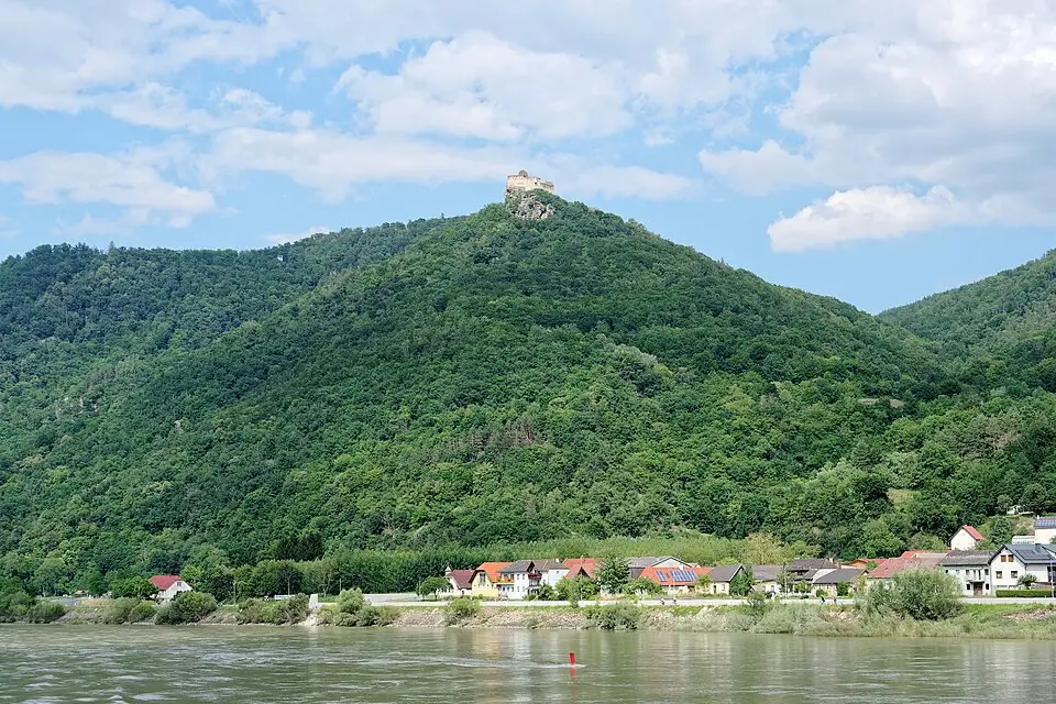 Stimmungsvolle Reiseansicht aus Wachau für Naturreise Wachau mit dem Bus – ehrlich eingeordnet
