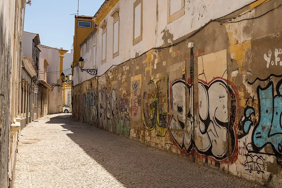Stimmungsvolle Reiseansicht aus Algarve für Wellnessreise Algarve mit dem Bus – Dauer & Komfort