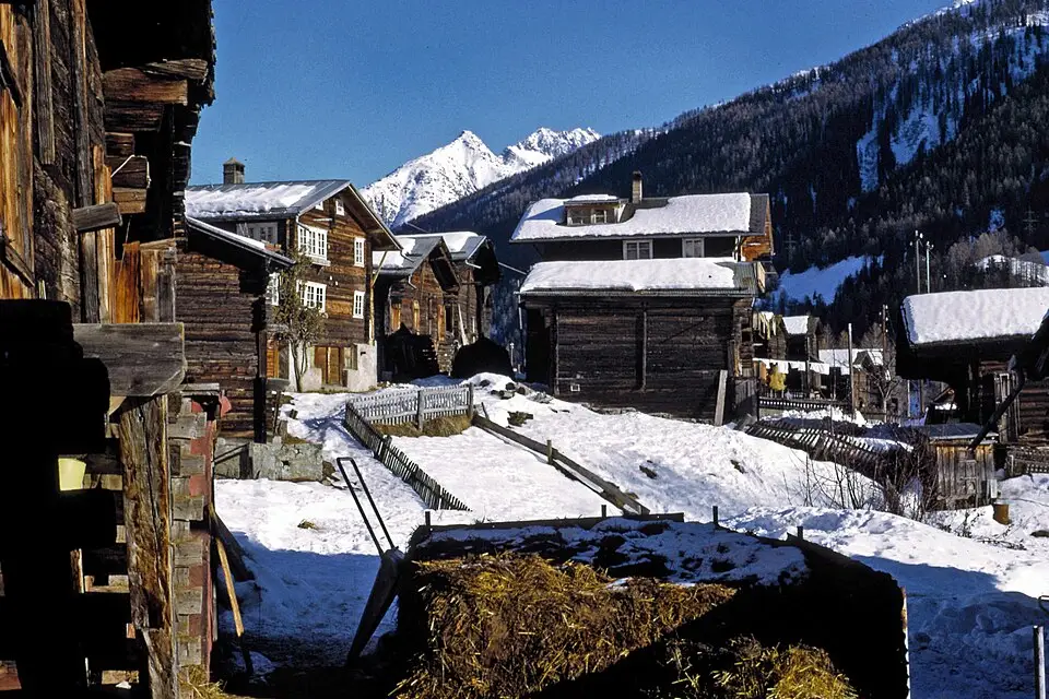 Landschaft und Sehenswürdigkeiten in Wallis für Busreise Wallis mit Halbpension – Route & Leistungen