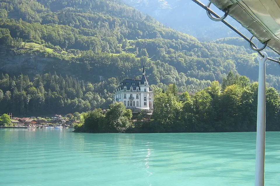 Stimmungsvolle Reiseansicht aus Berner Oberland für Panoramareise Berner Oberland mit dem Bus – Route & Leistungen