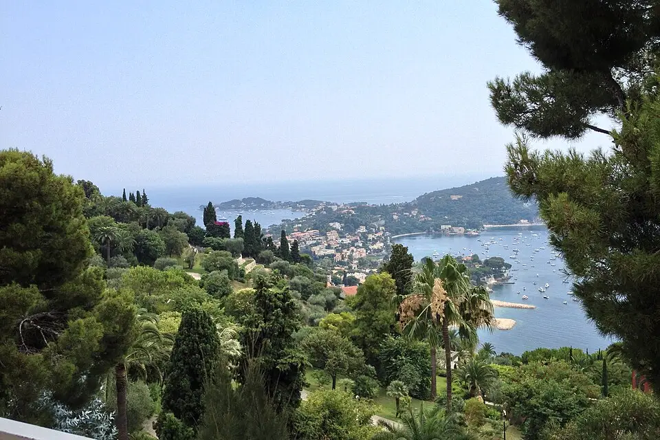 Stimmungsvolle Reiseansicht aus Côte d’Azur für Busreise Côte d’Azur mit wenig Gehstrecke – Reisecheck