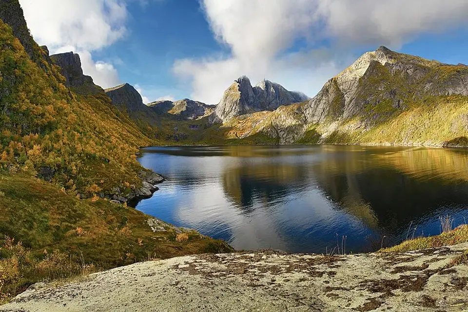Authentischer Reisemoment in Norwegische Fjorde – passend zu Busreise Norwegische Fjorde ab Berlin – Dauer & Komfort