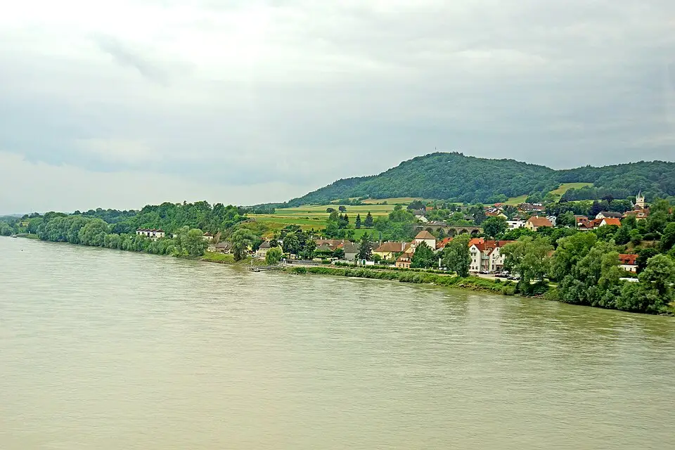 Stimmungsvolle Reiseansicht aus Wachau für Busreise Wachau für Paare – Reiseguide