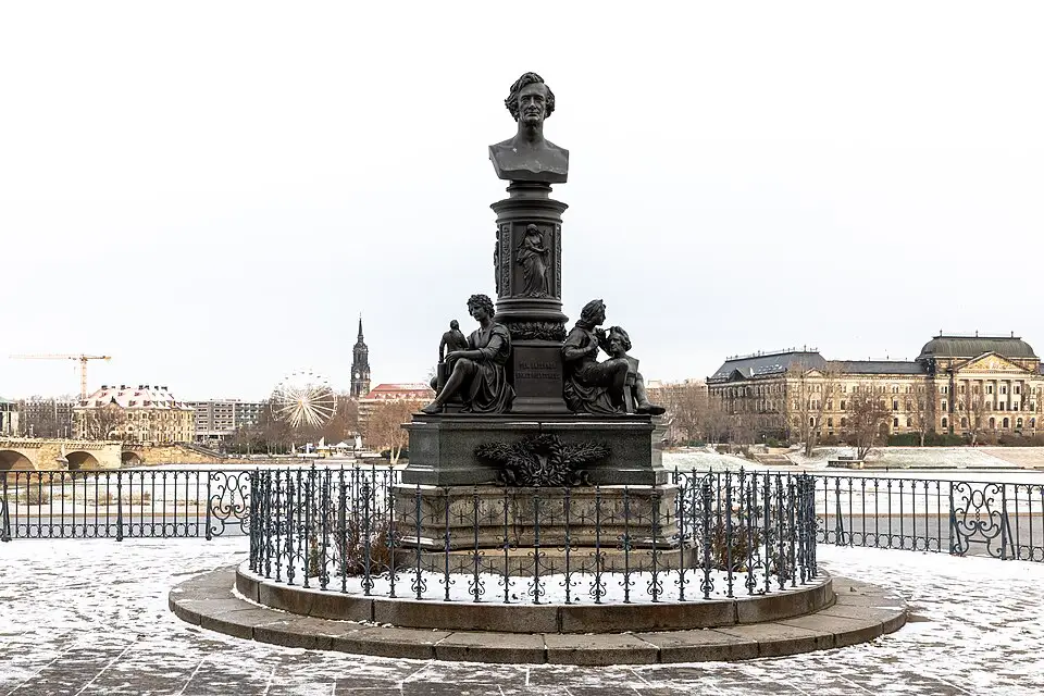 Landschaft und Sehenswürdigkeiten in Dresden für Busreise Dresden für Senioren mit Haustürabholung – Reiseguide
