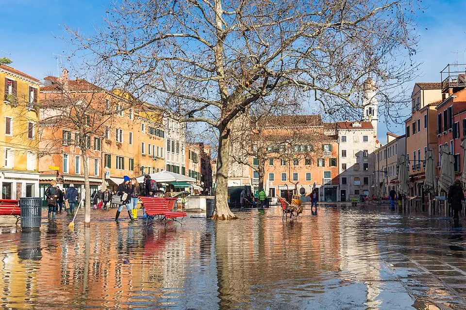 Authentischer Reisemoment in Venedig – passend zu Busreise Venedig für Alleinreisende – Reiseguide