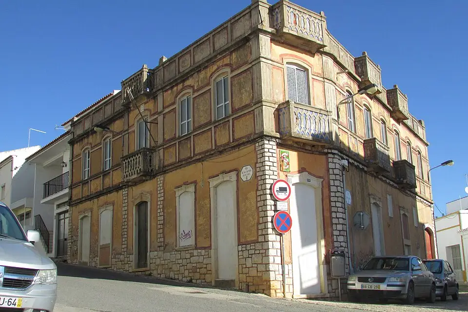 Stimmungsvolle Reiseansicht aus Algarve für Busreise Algarve mit Halbpension – Tipps zur Auswahl
