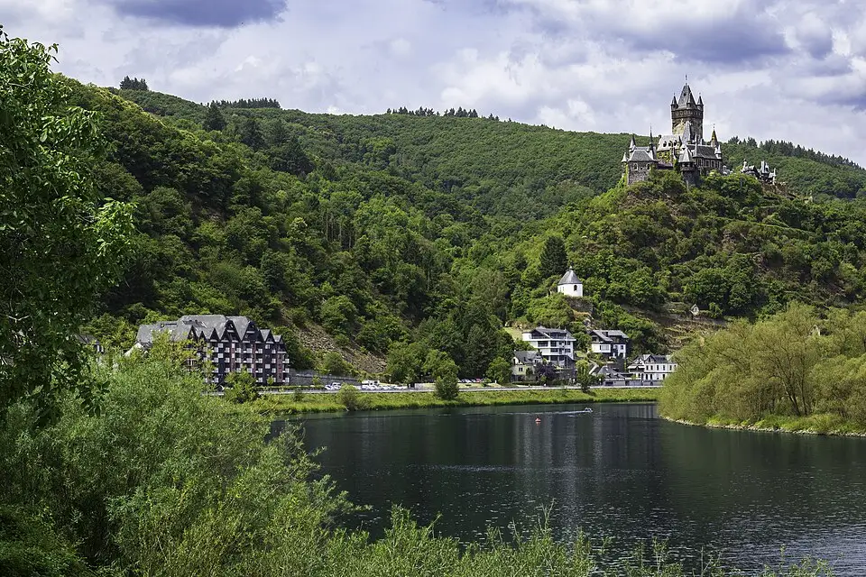Landschaft und Sehenswürdigkeiten in Mosel für Busreise Mosel mit Haustürabholung – Dauer & Komfort