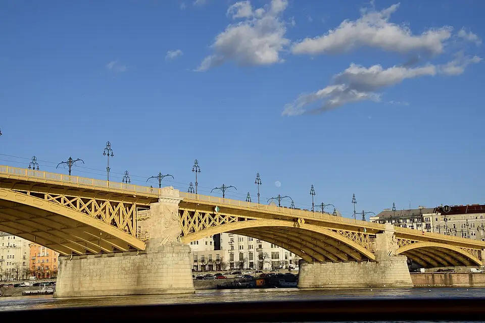 Landschaft und Sehenswürdigkeiten in Budapest für Adventsreise Budapest mit dem Bus – ehrlich eingeordnet
