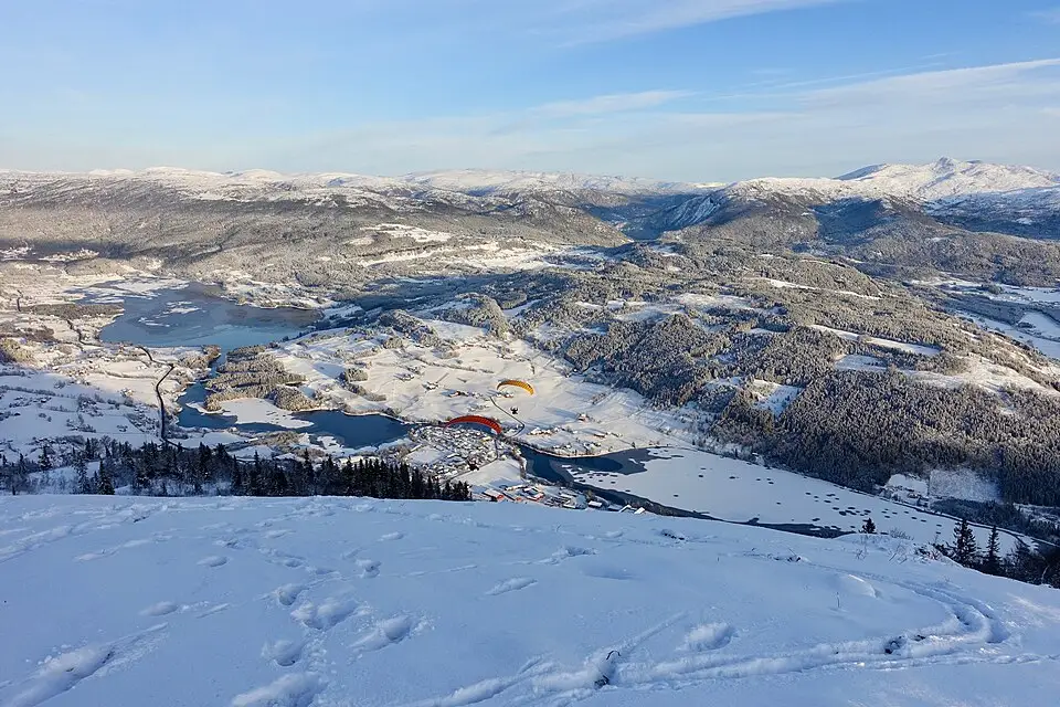Stimmungsvolle Reiseansicht aus Norwegische Fjorde für Busreise Norwegische Fjorde mit wenig Gehstrecke – Reisecheck