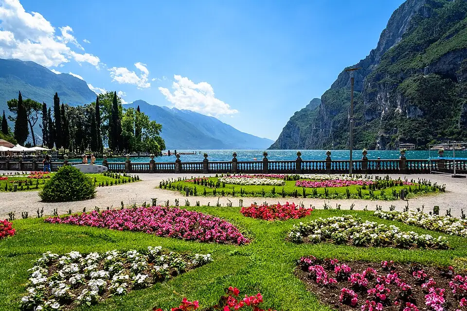 Landschaft und Sehenswürdigkeiten in Gardasee für Busreise Gardasee mit Reiseleitung – Reisecheck