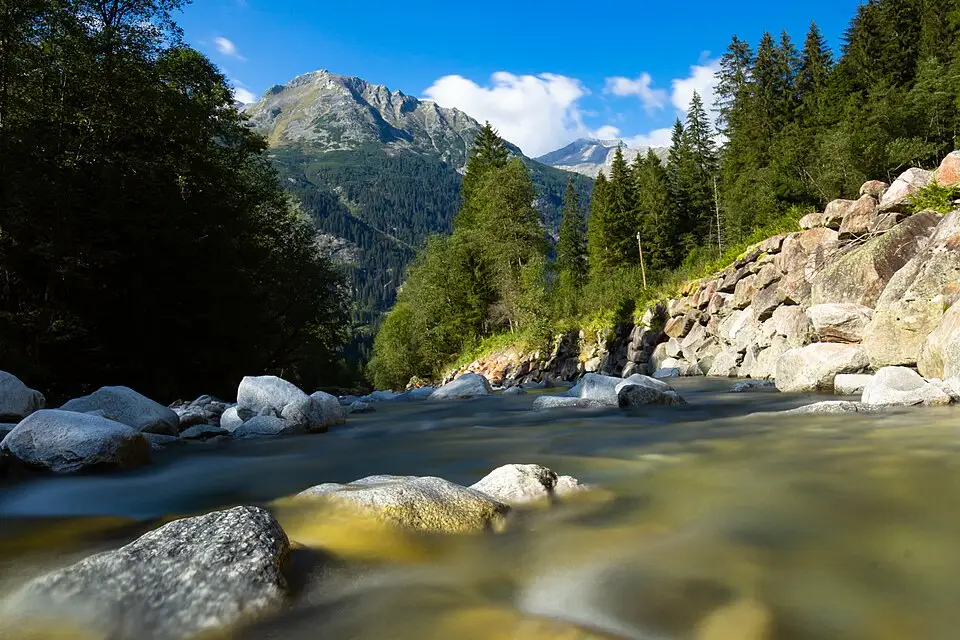 Stimmungsvolle Reiseansicht aus Tirol für Busreise Tirol in kleiner Gruppe – Dauer & Komfort