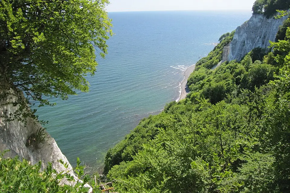Stimmungsvolle Reiseansicht aus Rügen für Busreise Rügen im Sommer – Reiseguide