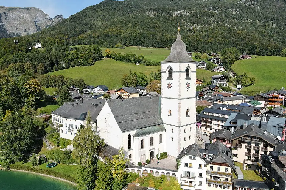 Stimmungsvolle Reiseansicht aus Salzkammergut für Busreise Salzkammergut ab Stuttgart – ehrlich eingeordnet