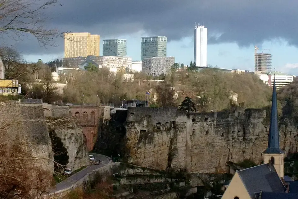 Stimmungsvolle Reiseansicht aus Luxemburg für Busreise Luxemburg mit Schifffahrt – Route & Leistungen
