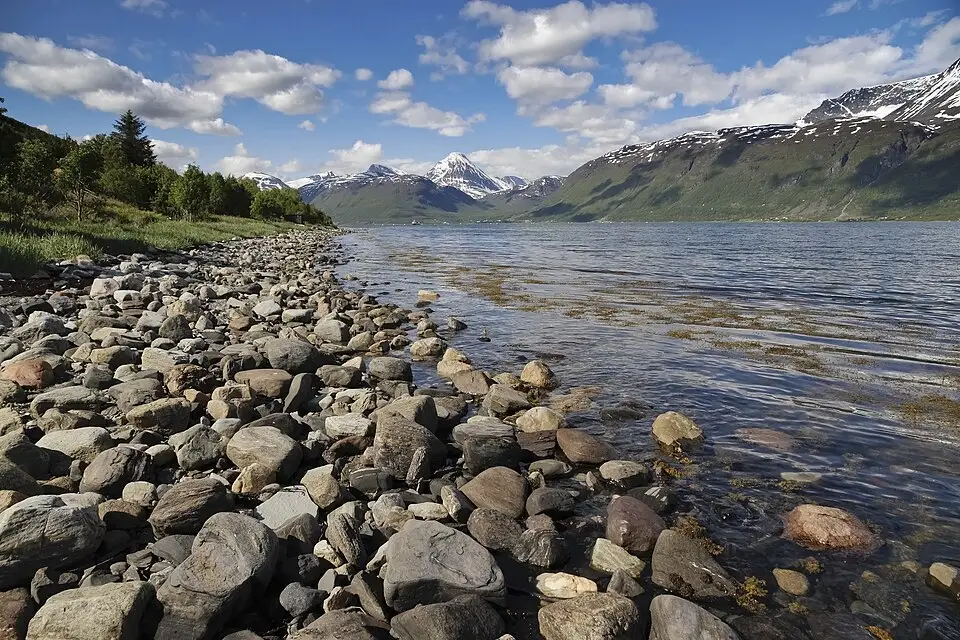 Stimmungsvolle Reiseansicht aus Norwegische Fjorde für Günstige Busreise Norwegische Fjorde – ehrlich eingeordnet