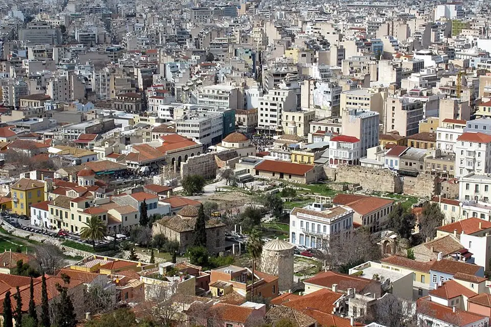 Stimmungsvolle Reiseansicht aus Athen für Weihnachtsreise Athen mit dem Bus – Tipps zur Auswahl