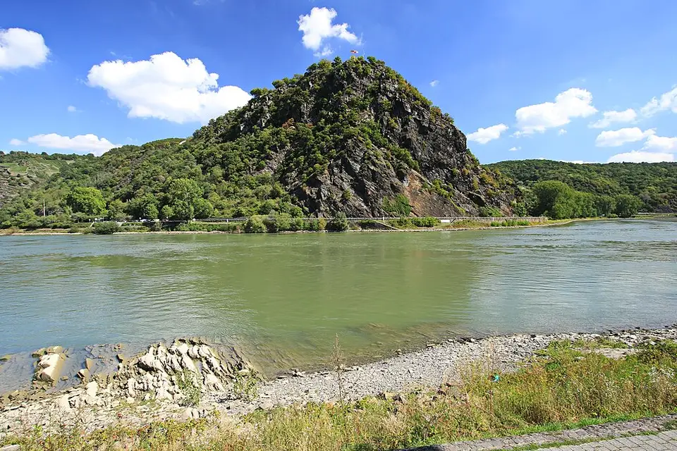 Stimmungsvolle Reiseansicht aus Rhein für Wellnessreise Romantischer Rhein mit dem Bus – Reiseguide