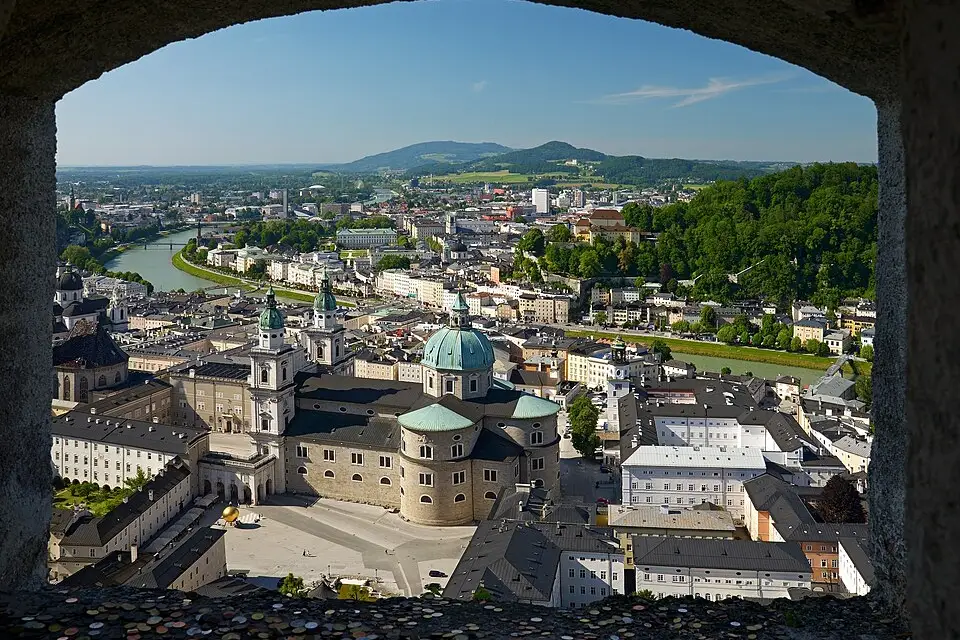 Stimmungsvolle Reiseansicht aus Salzburg für Busreise Salzburg ab Hamburg – Tipps zur Auswahl