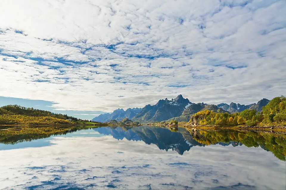 Authentischer Reisemoment in Norwegische Fjorde – passend zu Busreise Norwegische Fjorde mit Panoramabahn – Tipps zur Auswahl