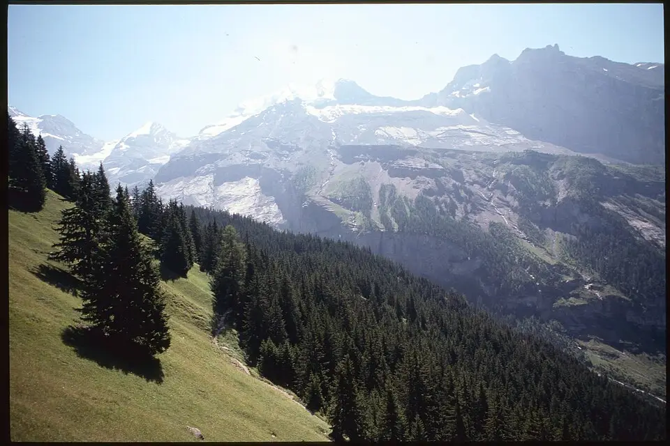 Authentischer Reisemoment in Berner Oberland – passend zu Busreise Berner Oberland im Sommer – ehrlich eingeordnet