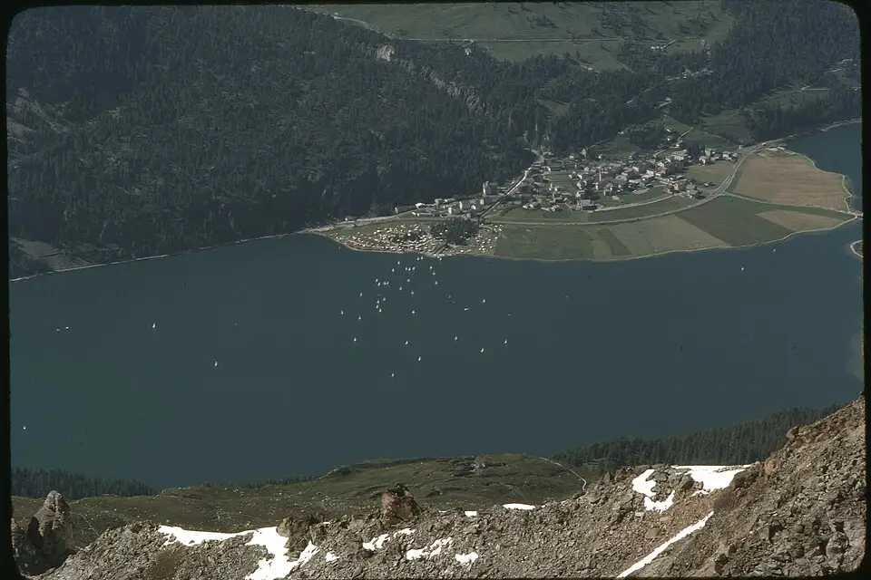 Stimmungsvolle Reiseansicht aus Engadin für Busreise Engadin für Senioren mit Haustürabholung – Reiseguide