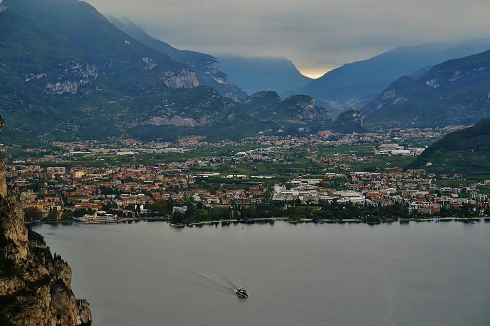 Landschaft und Sehenswürdigkeiten in Gardasee für Busreise Gardasee mit Panoramabahn – Route & Leistungen