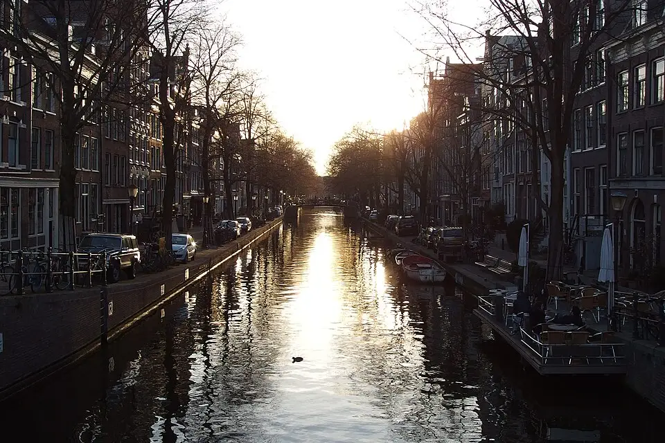 Landschaft und Sehenswürdigkeiten in Amsterdam für Busreise Amsterdam mit viel Freizeit – Route & Leistungen