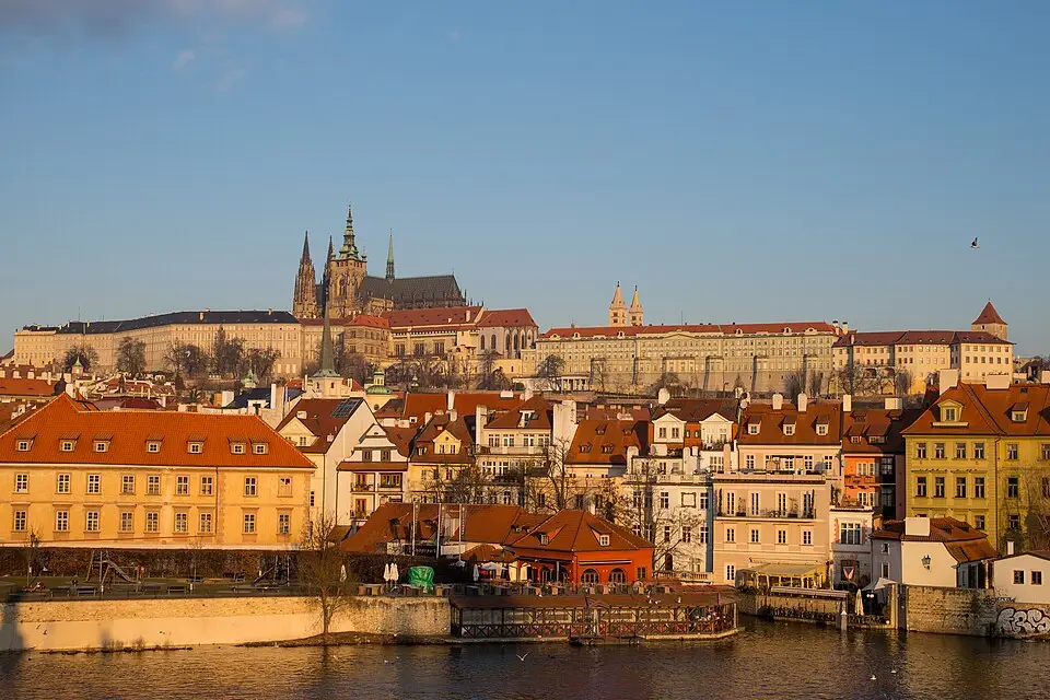 Landschaft und Sehenswürdigkeiten in Prag für Busreise Prag mit Haustürabholung – Reiseguide