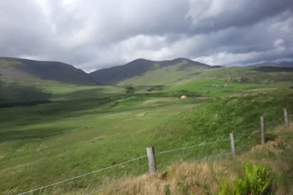 Authentischer Reisemoment in Irland – passend zu Busreise Irland mit Rollator – ehrlich eingeordnet