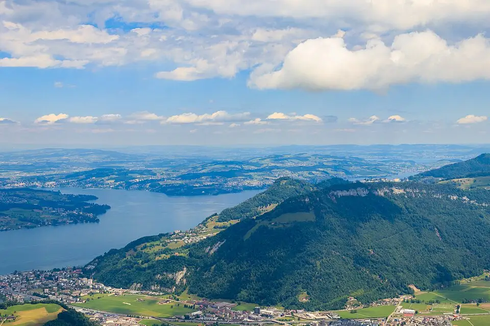Stimmungsvolle Reiseansicht aus Vierwaldstättersee für Busreise Vierwaldstättersee Angebote vergleichen – Reiseguide