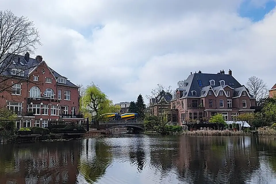 Landschaft und Sehenswürdigkeiten in Amsterdam für Günstige Busreise Amsterdam – Reisecheck