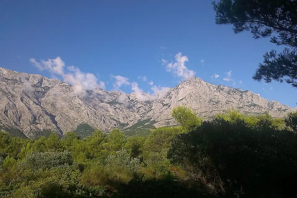 Stimmungsvolle Reiseansicht aus Dalmatien für Naturreise Dalmatien mit dem Bus – Dauer & Komfort