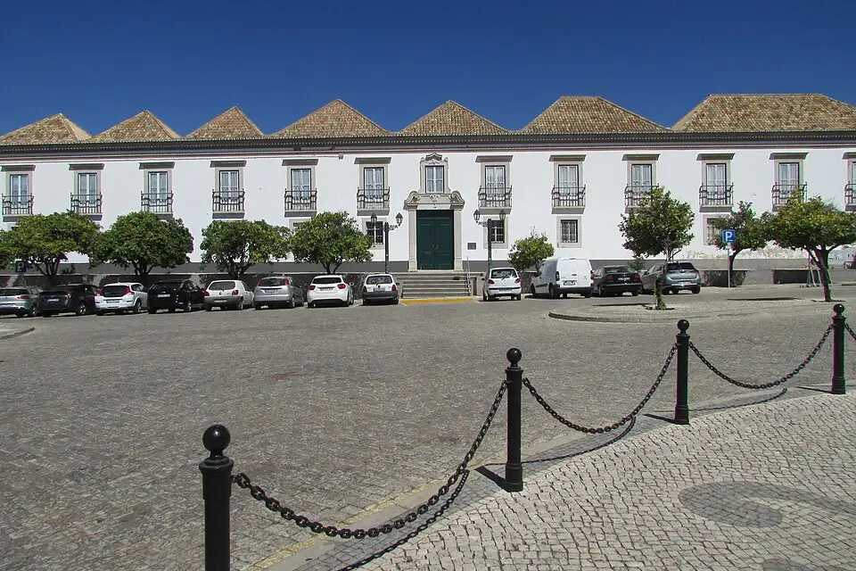 Stimmungsvolle Reiseansicht aus Algarve für Busreise Algarve im Winter – Route & Leistungen