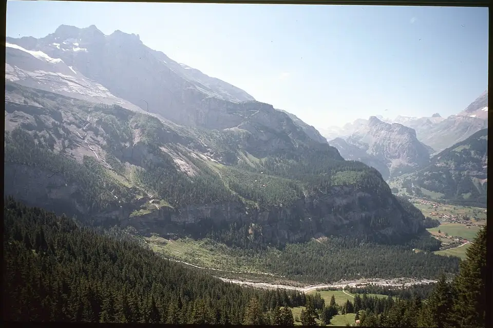 Landschaft und Sehenswürdigkeiten in Berner Oberland für Busreise Berner Oberland im Sommer – ehrlich eingeordnet