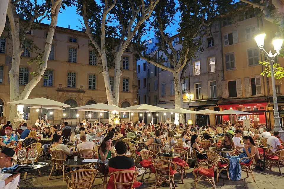 Landschaft und Sehenswürdigkeiten in Provence für Busreise Provence Angebote vergleichen – Dauer & Komfort