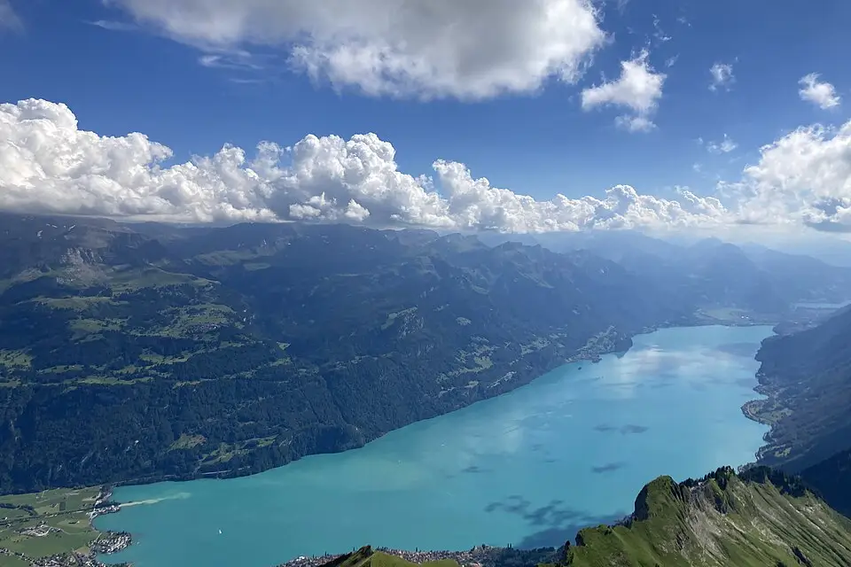 Stimmungsvolle Reiseansicht aus Berner Oberland für Erlebnisreise Berner Oberland mit dem Bus – ehrlich eingeordnet