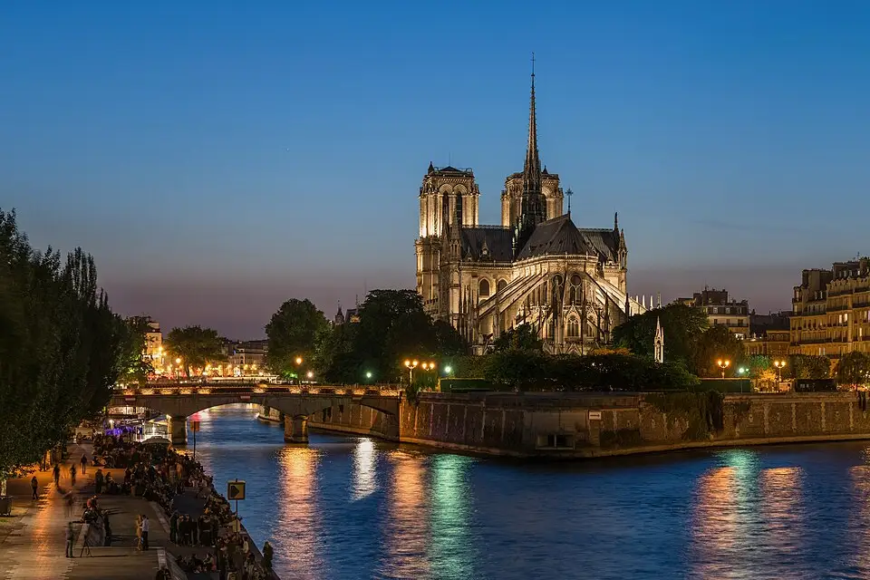 Landschaft und Sehenswürdigkeiten in Paris für Busreise Paris mit wenig Gehstrecke – Dauer & Komfort