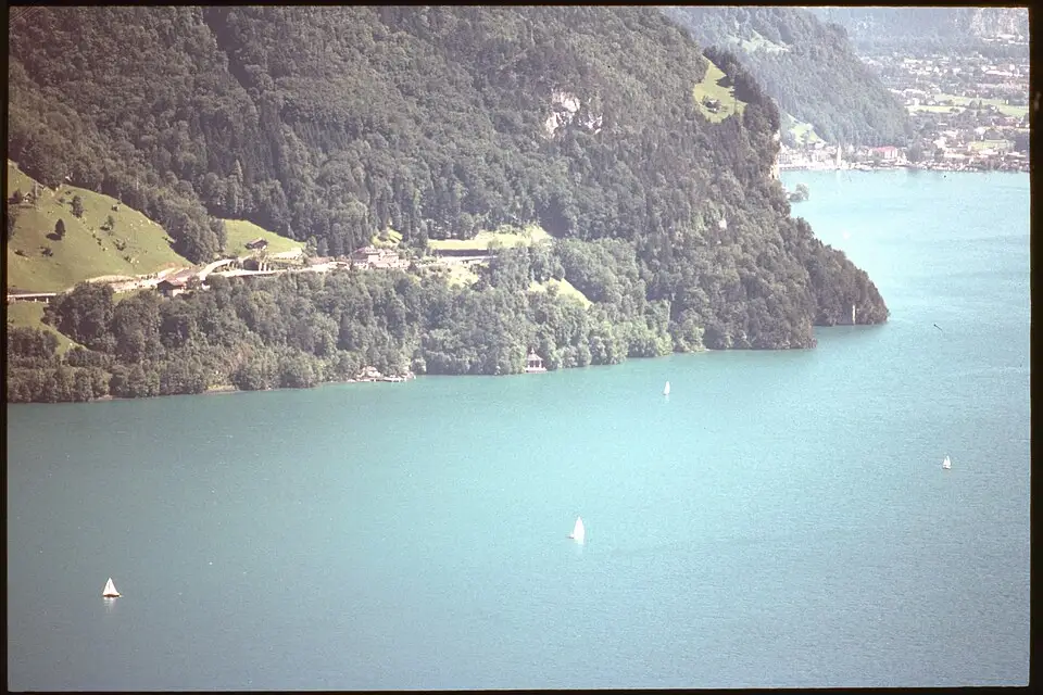 Stimmungsvolle Reiseansicht aus Vierwaldstättersee für Vierwaldstättersee – Seniorenreise mit Abholservice
