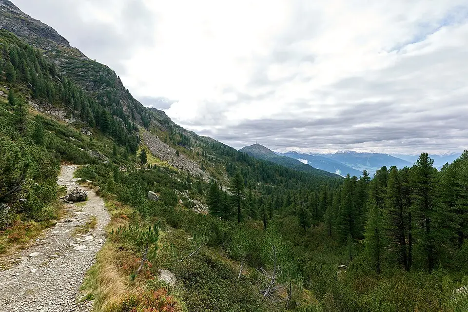 Stimmungsvolle Reiseansicht aus Zillertal für Wellnessreise Zillertal mit dem Bus – Dauer & Komfort