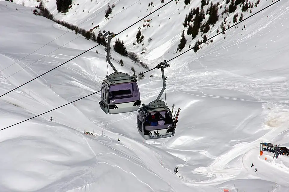 Stimmungsvolle Reiseansicht aus Berner Oberland für Busreise Berner Oberland 7 Tage – Reisecheck
