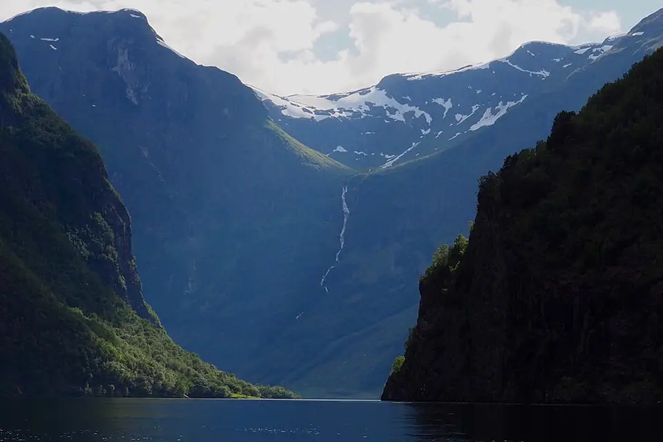 Stimmungsvolle Reiseansicht aus Norwegische Fjorde für Busreise Norwegische Fjorde ab München – Tipps zur Auswahl