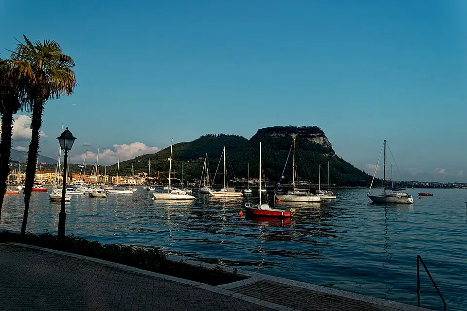 Landschaft und Sehenswürdigkeiten in Gardasee für Busreise Gardasee ab NRW – Dauer & Komfort
