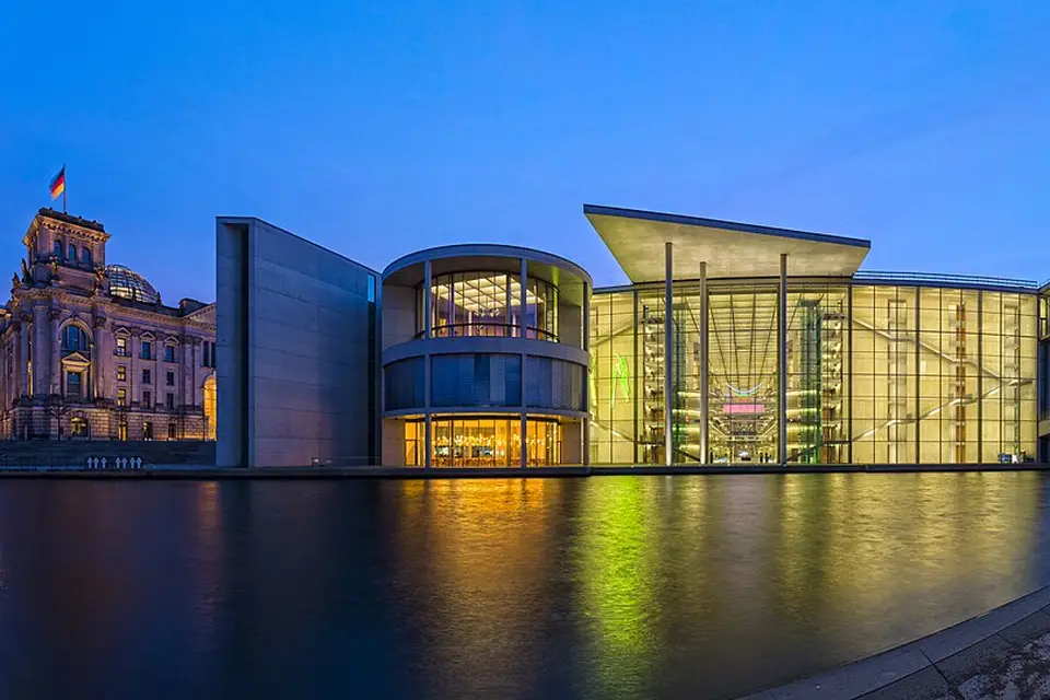 Stimmungsvolle Reiseansicht aus Berlin für Adventsreise Berlin mit dem Bus – Tipps zur Auswahl