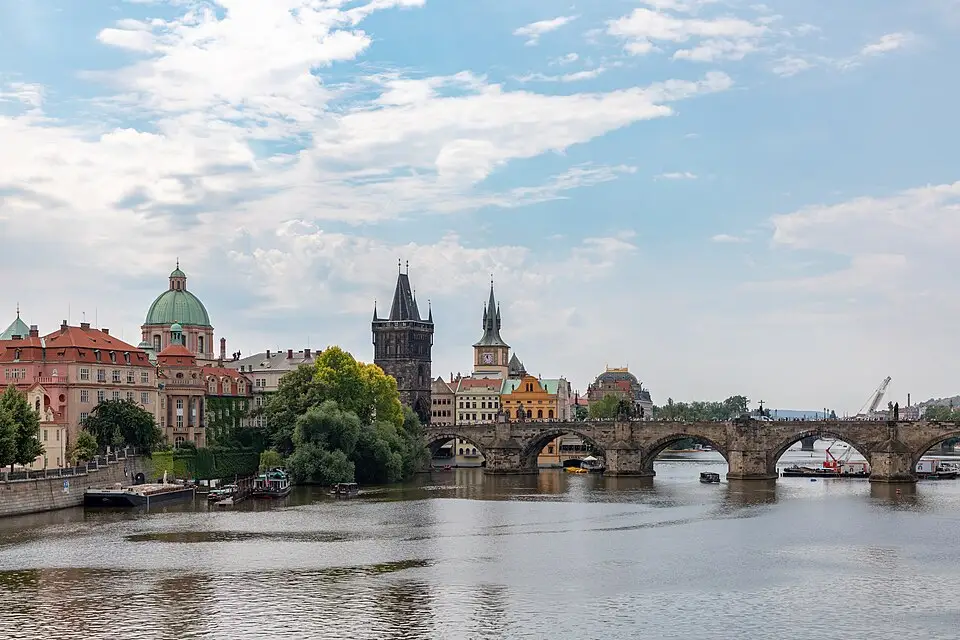 Landschaft und Sehenswürdigkeiten in Prag für Barrierearme Busreise Prag – ehrlich eingeordnet