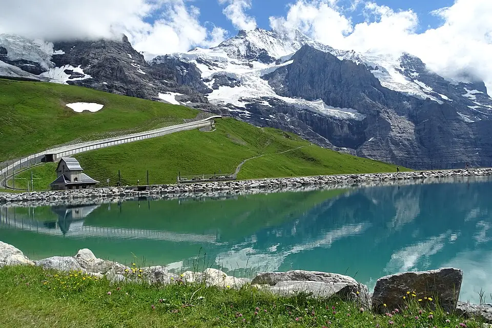 Landschaft und Sehenswürdigkeiten in Berner Oberland für Busreise Berner Oberland in kleiner Gruppe – Tipps zur Auswahl