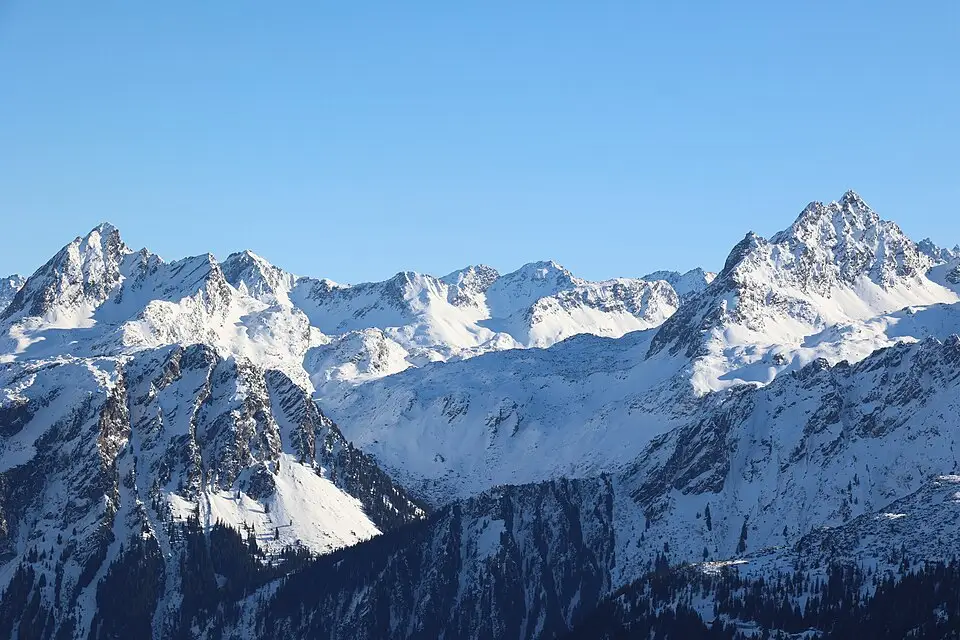 Stimmungsvolle Reiseansicht aus Vorarlberg für Wellnessreise Vorarlberg mit dem Bus – ehrlich eingeordnet
