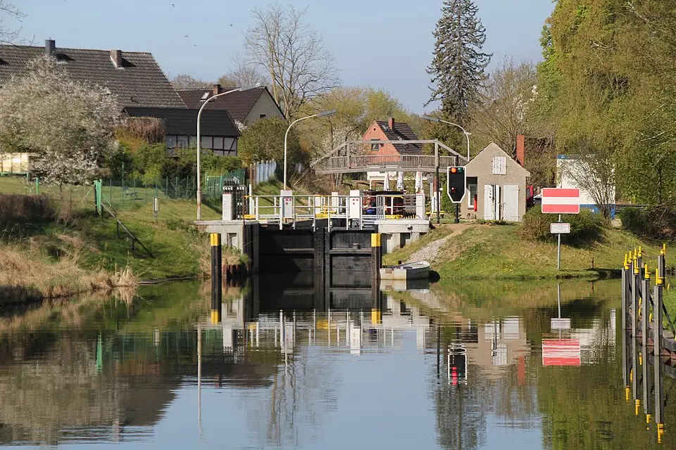 Authentischer Reisemoment in Mecklenburgischen Seenplatte – passend zu Mecklenburgische Seenplatte – Busreise für Alleinreisende