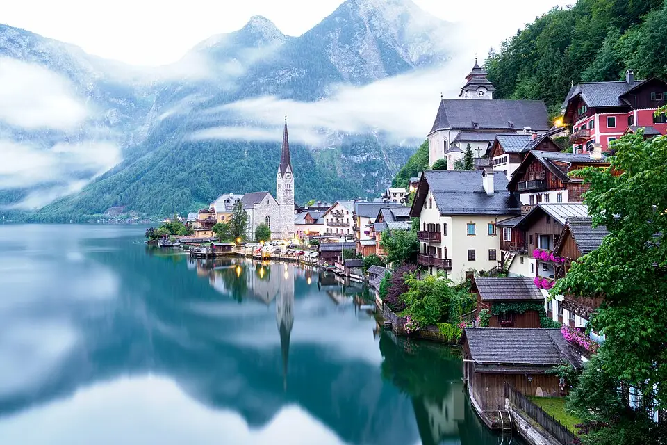 Stimmungsvolle Reiseansicht aus Salzkammergut für Genussreise Salzkammergut mit dem Bus – Dauer & Komfort