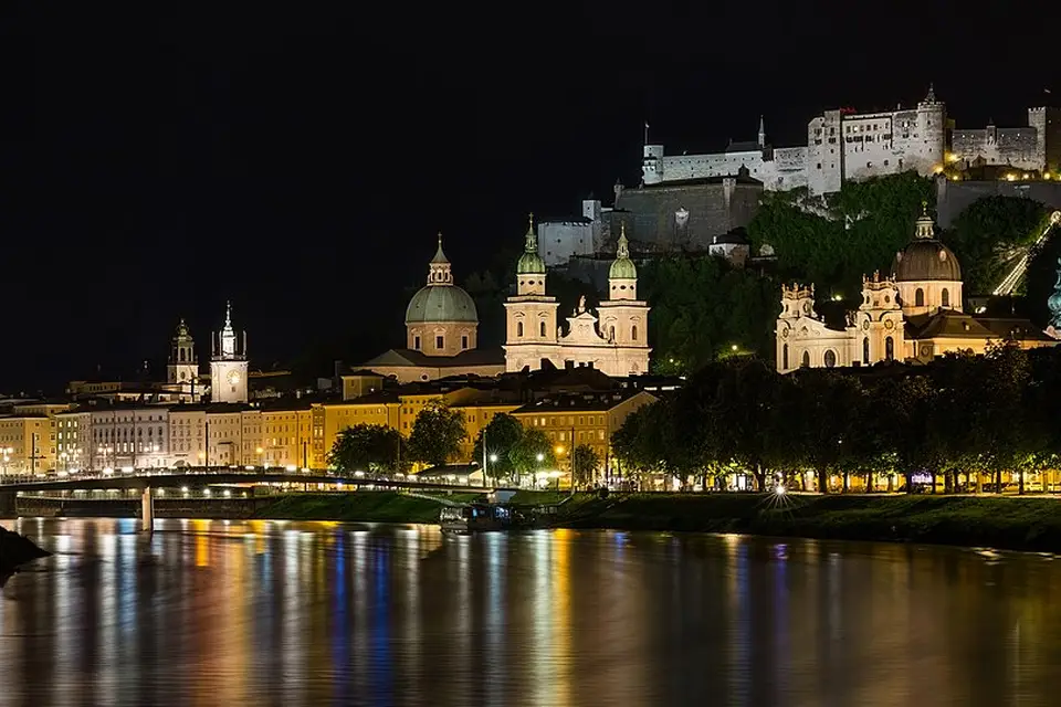 Stimmungsvolle Reiseansicht aus Salzburg für Genussreise Salzburg mit dem Bus – Tipps zur Auswahl